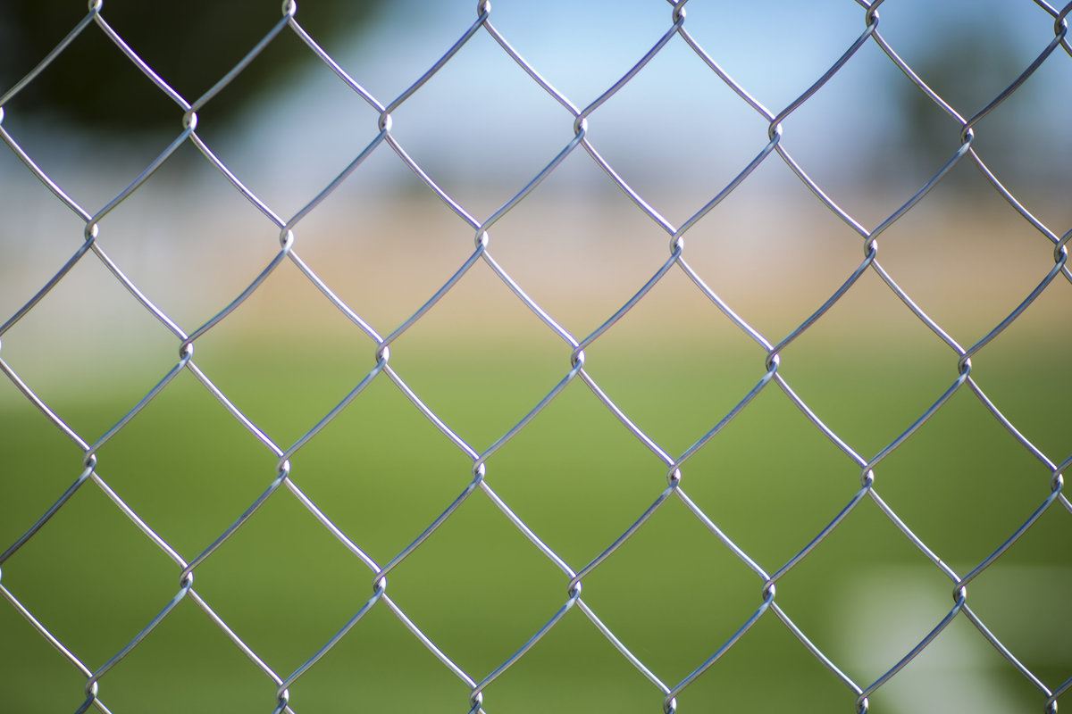 Chain Link Fence Repair Cost | Price to Repair a Chain Link Fence | Fixr.com