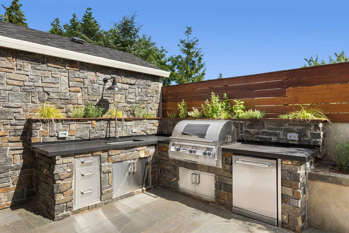 Outdoor kitchen hotsell contractors near me